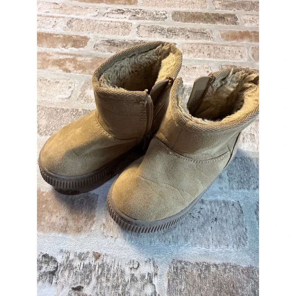 Cat & Jack Toddler Kids Tan Faux Suede Fur Lined Winter Boots‎ Size 6 Side Zip